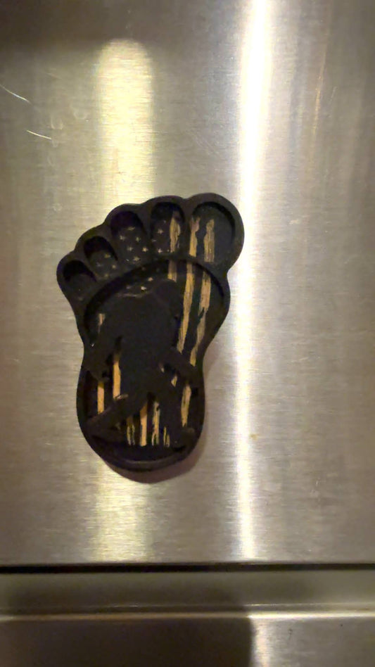 Bigfoot Footprint Magnet – American Flag Design | 2D Sasquatch Fridge Magnet